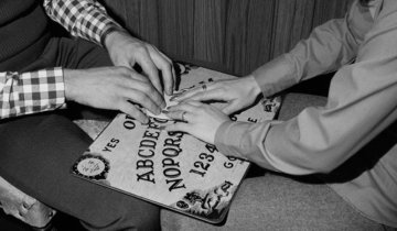 stuffyoushouldknow-podcasts-wp-content-uploads-sites-16-2013-10-ouija-600x350